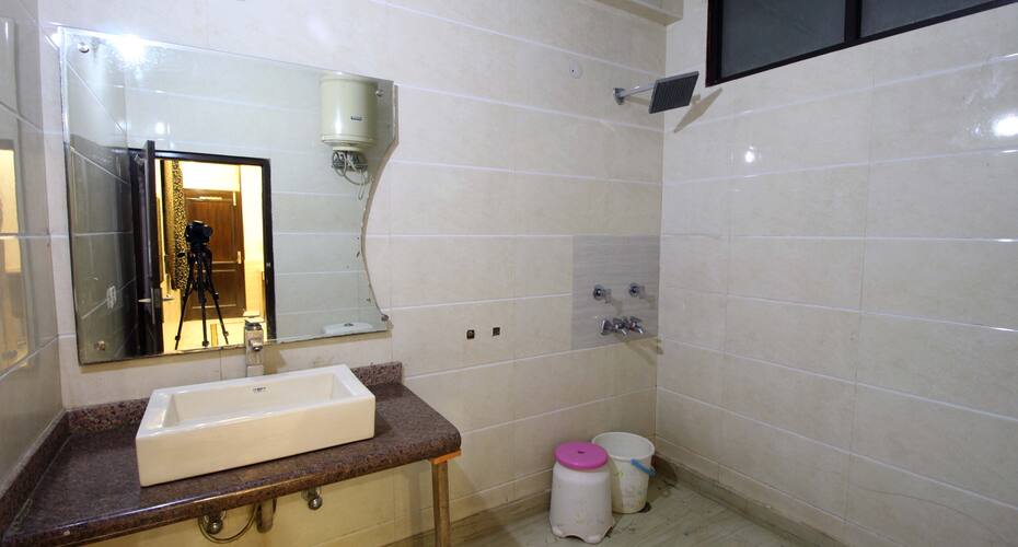 Divine Inn, New Delhi 4